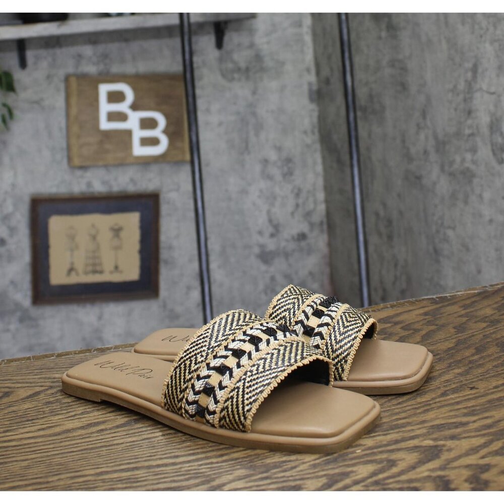 NWT Wild Pair Womens Daisyy Slide Flat Sandals Embellished Black / Natural 8M - Picture 6 of 12